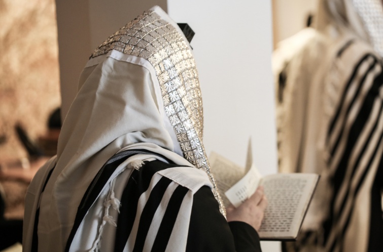 Man praying at synagogue